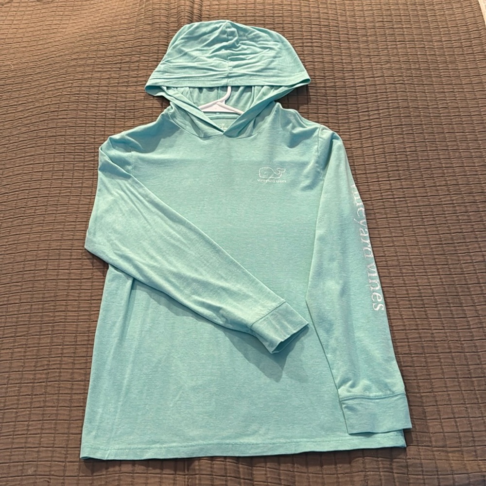 Vineyard Vines Boys Edgarton long sleeved hooded shirt.